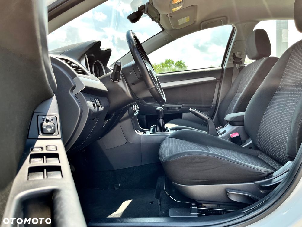 Mitsubishi Lancer 1.5 Invite - 11