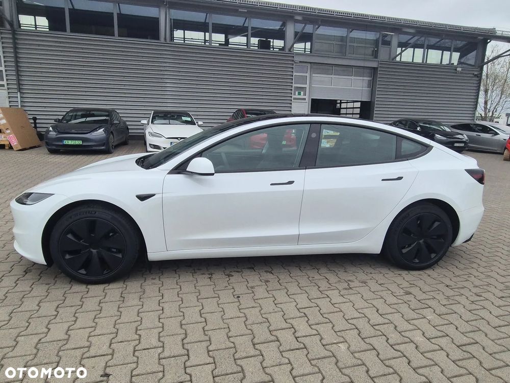 Tesla Model 3 - 4