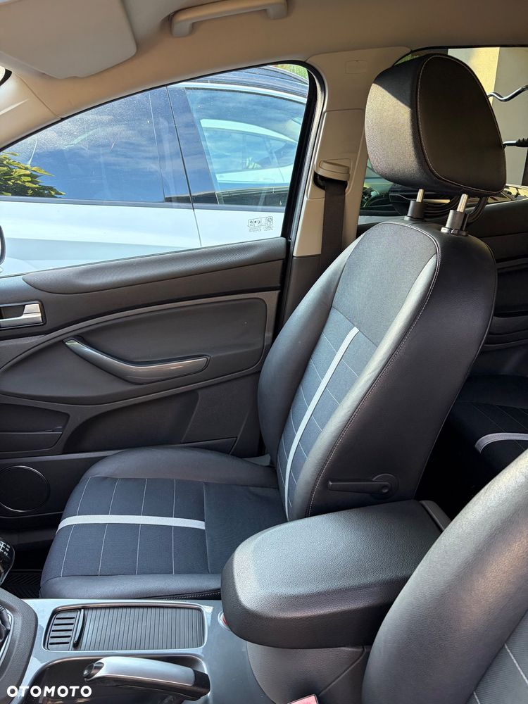 Ford Kuga 2.0 TDCi Titanium - 12
