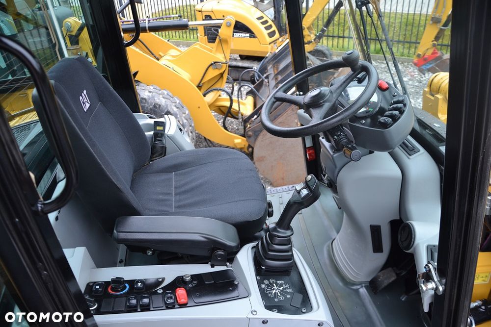 Caterpillar CAT 906 M - 19