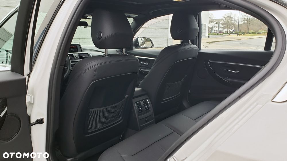 BMW Seria 3 330i Sport Line - 29