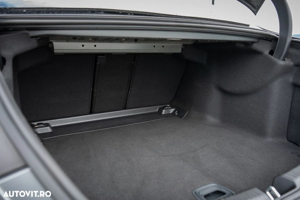 Mercedes-Benz C 300 4MATIC 9G-TRONIC AMG Line - 23