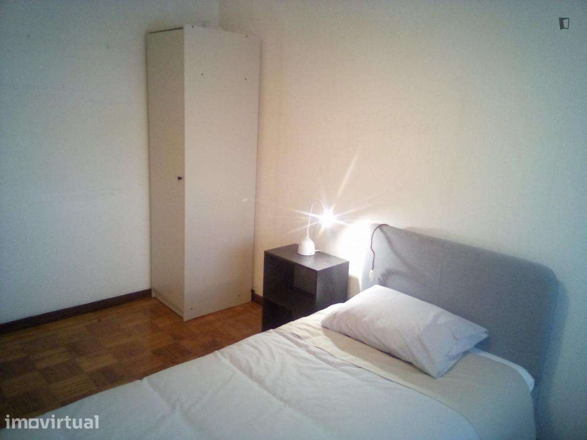 Quarto - localizado em Vila nova de gaia - Grande imagem: 2/4