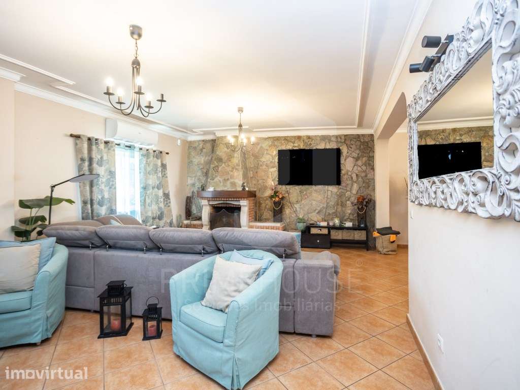 Moradia T4 |300 m² de área útil e garagem em Fernão Ferro - Grande imagem: 2/42