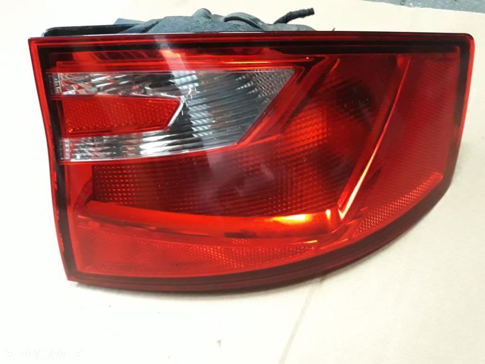 LAMPA TYLNA PRAWA TYŁ PRAWY SEAT TOLEDO 4 KG3 W BŁOTNIK