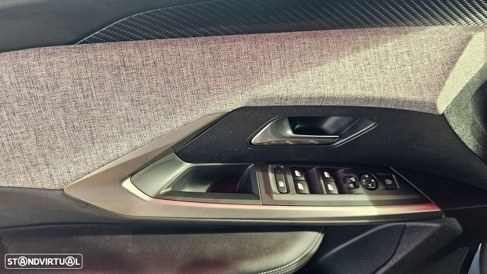 Peugeot 3008 Hybrid 145 e-DSC6 Allure - 17