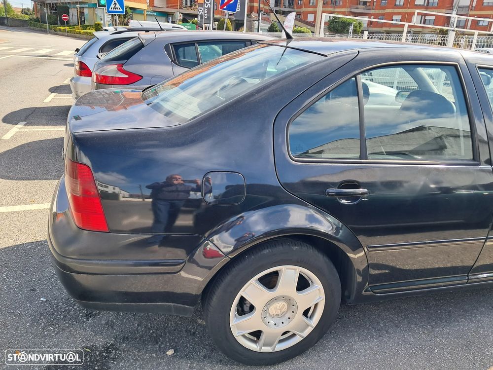 VW Bora 1.9 TDi Highline - 10