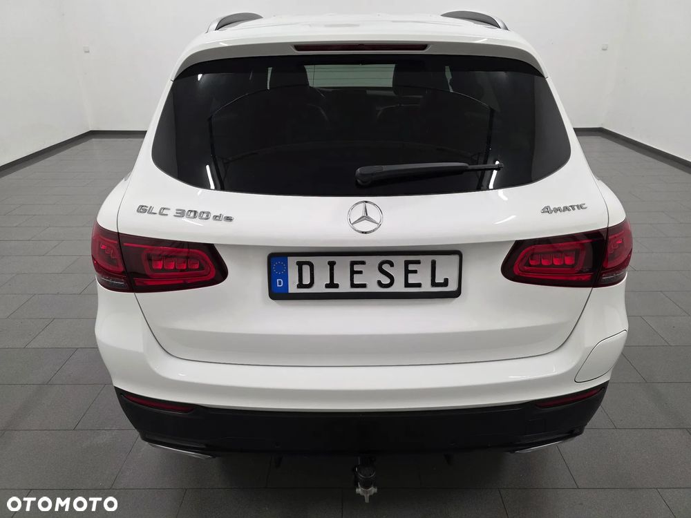 Mercedes-Benz GLC 300 de 4Matic 9G-TRONIC AMG Line Plus - 37