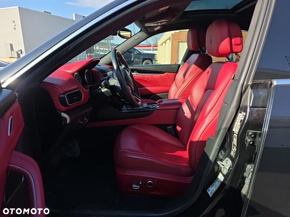 Maserati Levante - 12