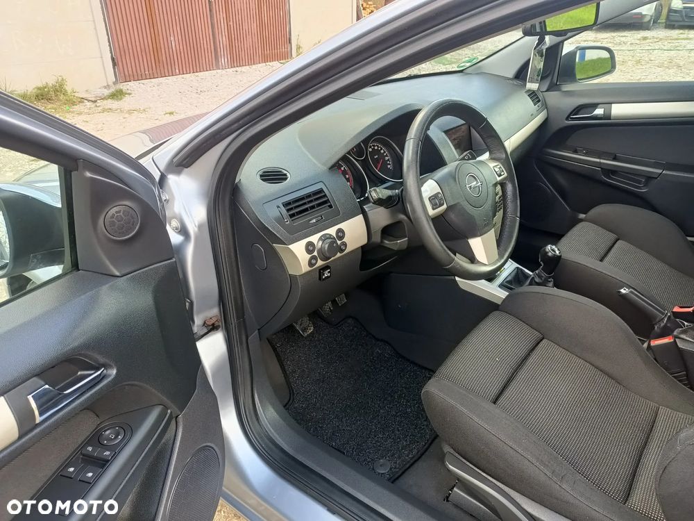 Opel Astra GTC 1.8 - 18