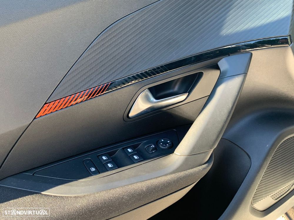 Peugeot 2008 1.2 PureTech Allure - 44