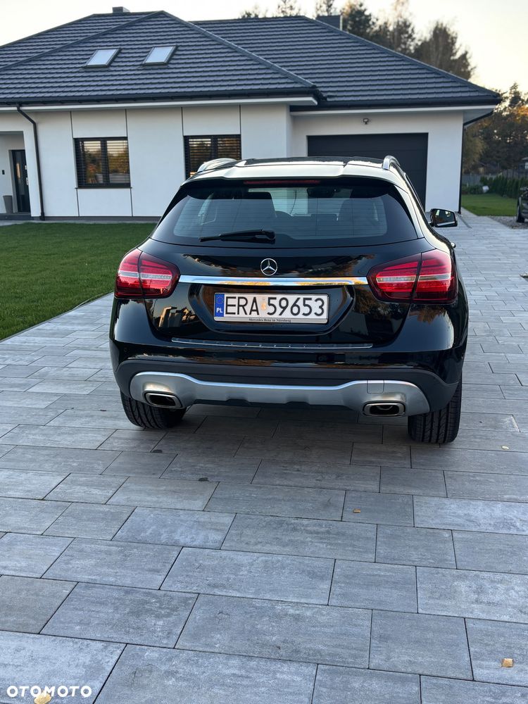 Mercedes-Benz GLA 180 7G-DCT Urban - 5