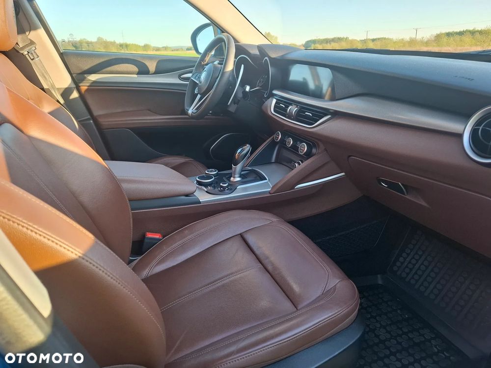 Alfa Romeo Stelvio 2.0 Turbo 16V AT8-Q4 Executive - 4