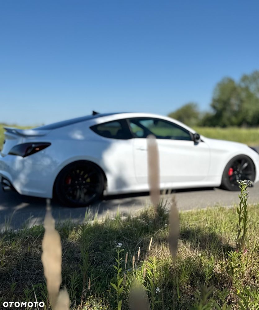 Hyundai Genesis Coupe 3.8 V6 Executive - 12