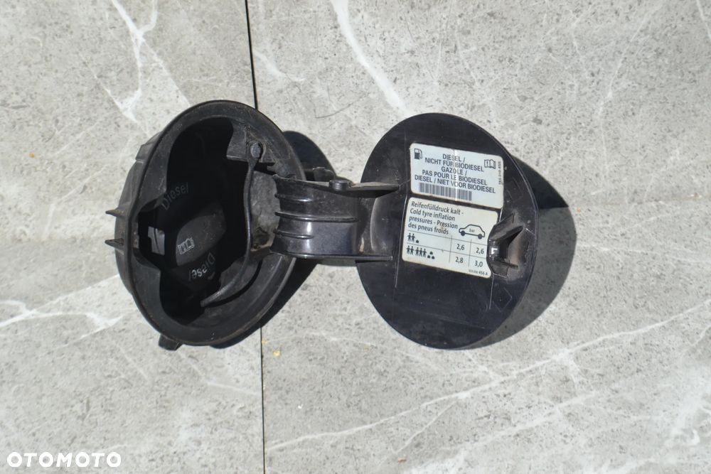 VW PASSAT B6 KLAPKA WLEWU PALIWA KOREK 3C9809857 - 2