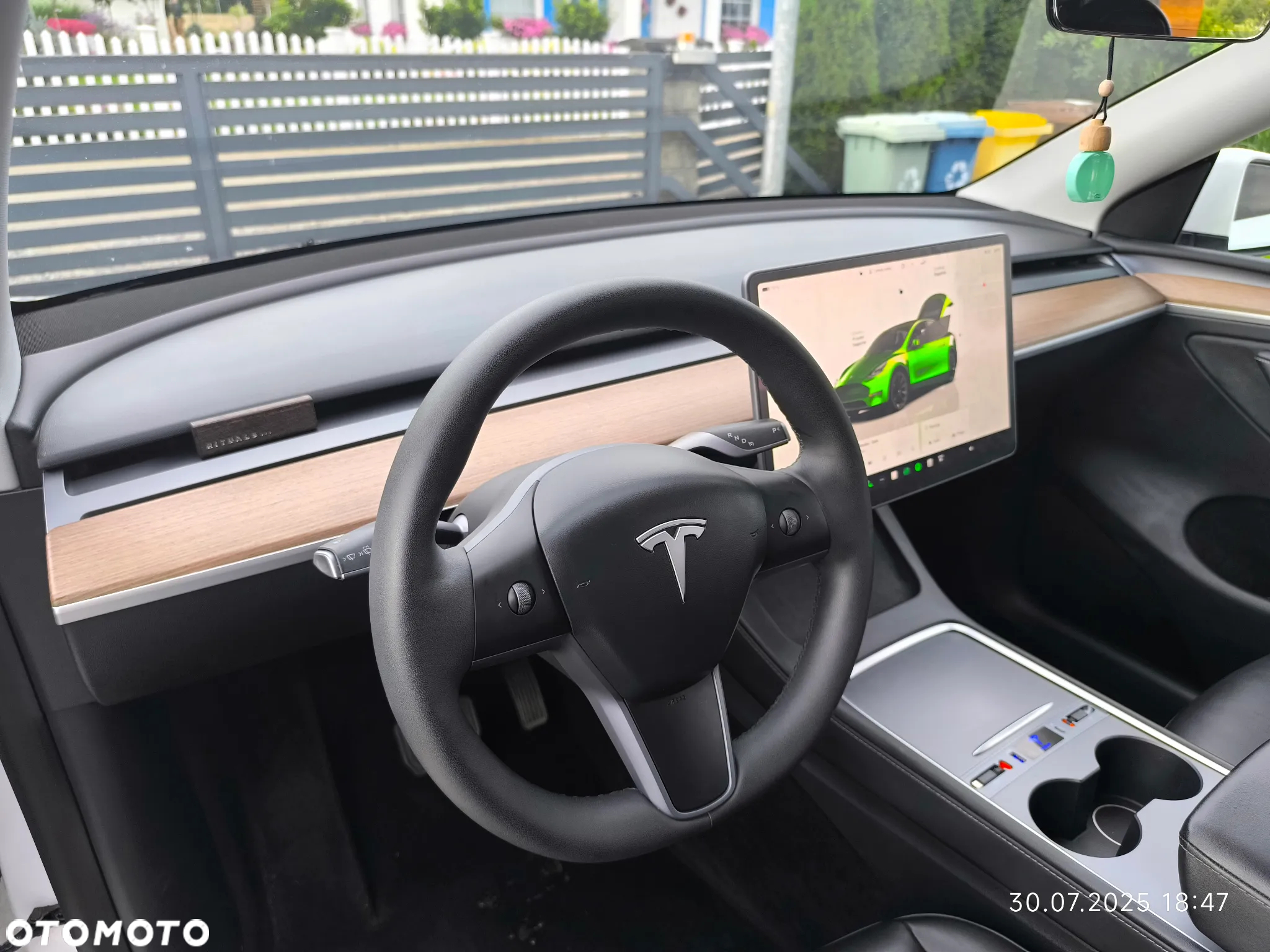 Tesla Y Long Range AWD - 2