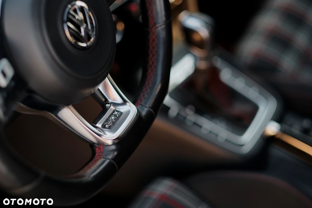 Volkswagen Golf GTI Performance BlueMotion Technology DSG - 32