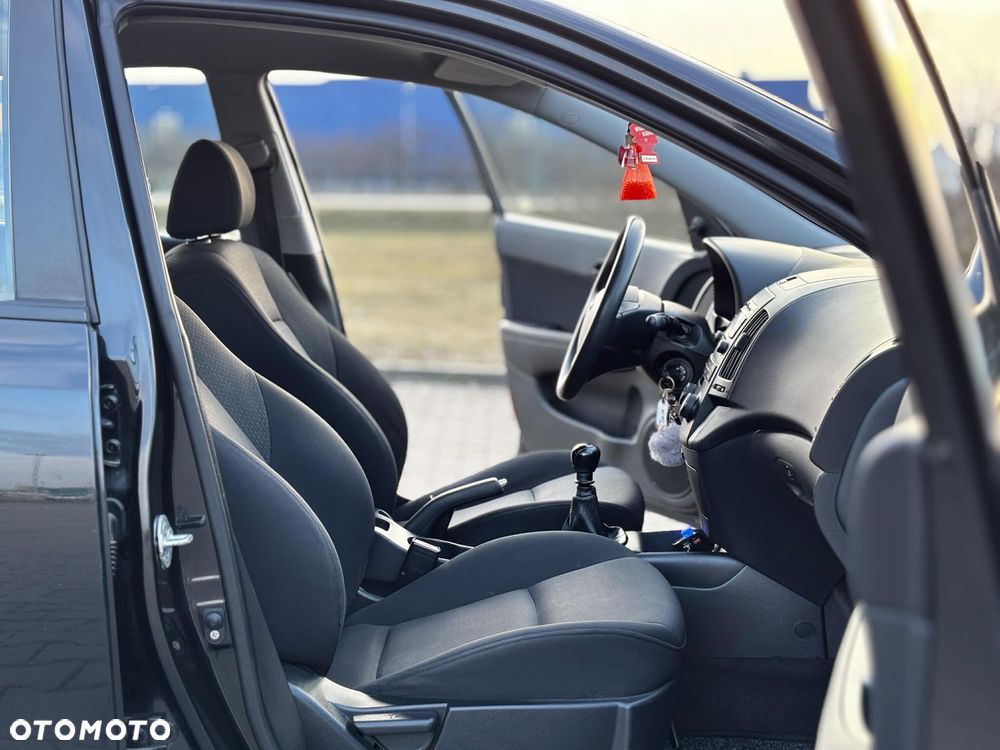 Hyundai i30 1.4 Base + - 12