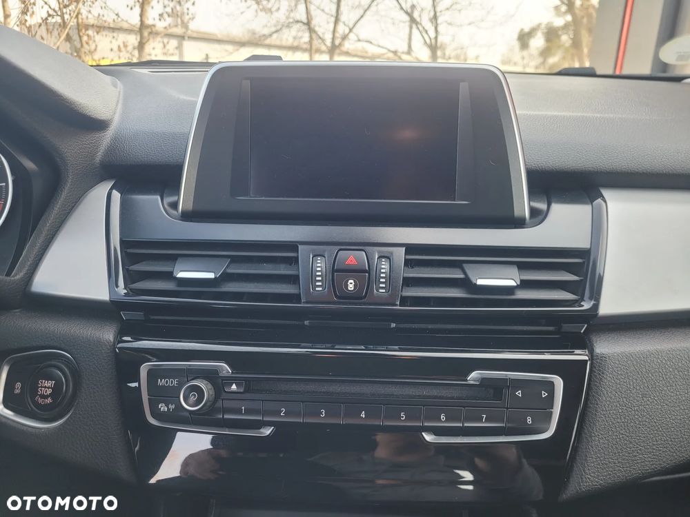 BMW Seria 2 218d - 10