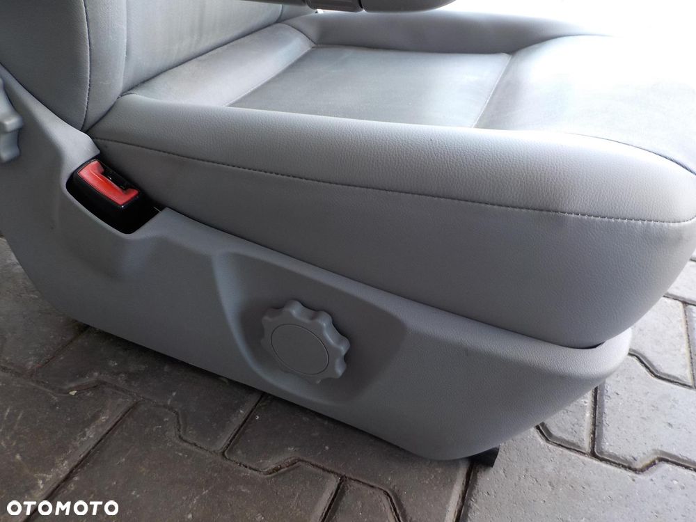 VW T5 T6 FOTEL SIEDZENIE KIEROWCY REGULACJA WYSOKOŚCI PODŁOKIETNIKI - 4