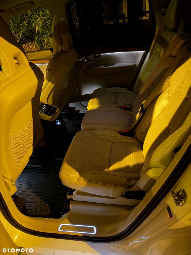 Volvo XC 90 - 9