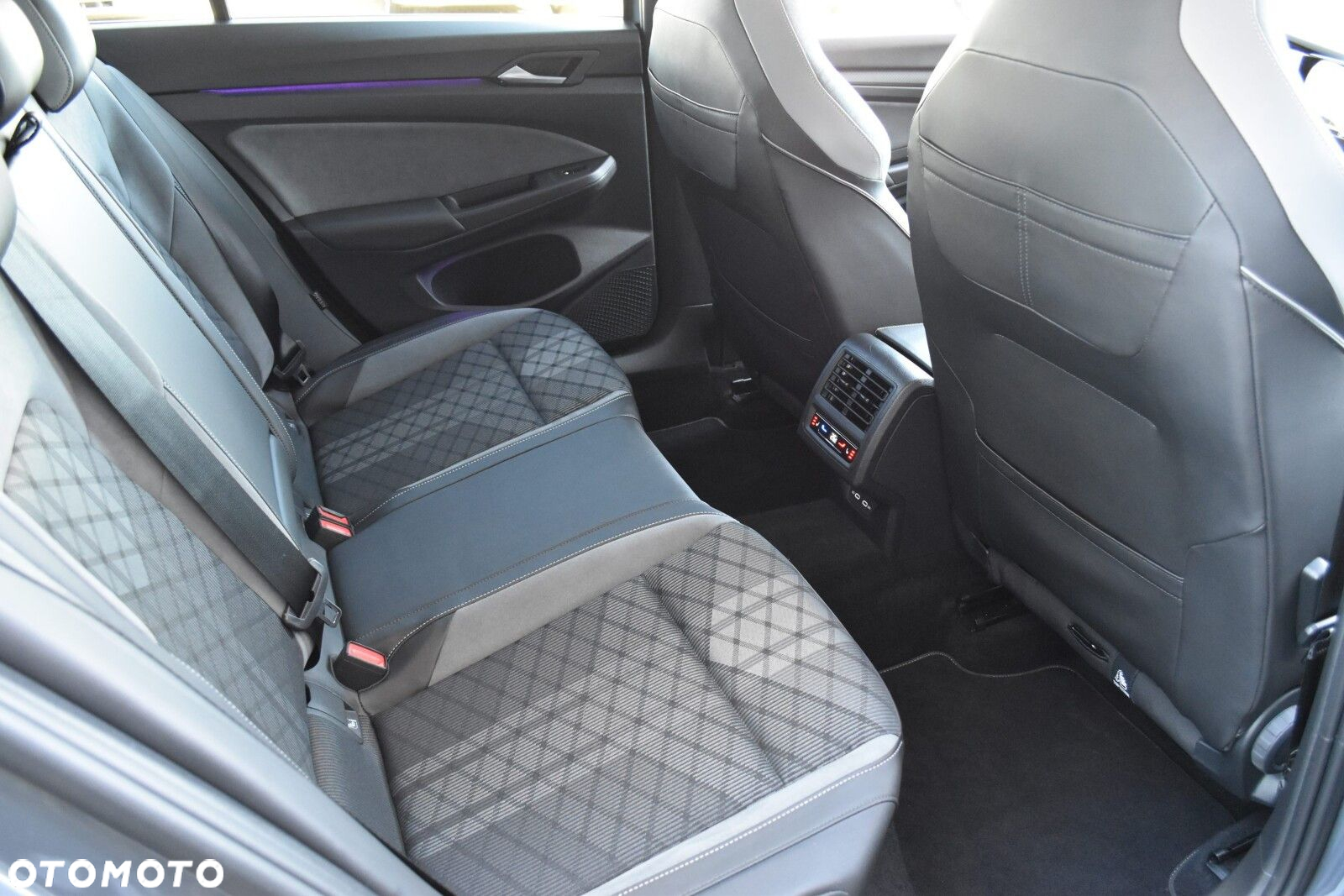 Volkswagen Golf VIII 2.0 TSI Style DSG - 39