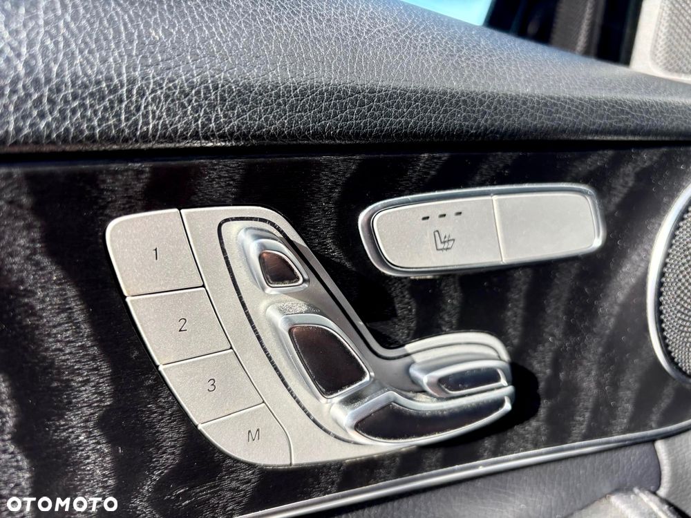 Mercedes-Benz Klasa C 300 4Matic 9G-TRONIC AMG Line - 21