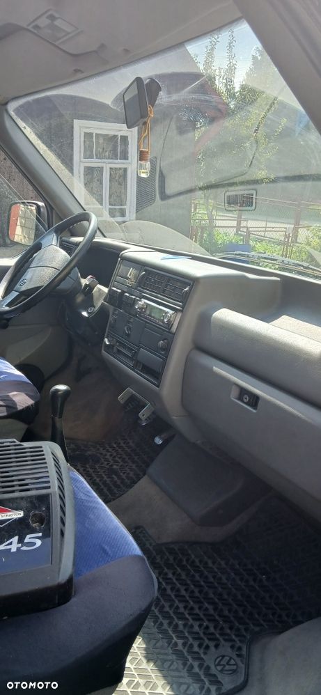 Volkswagen Caravelle - 6