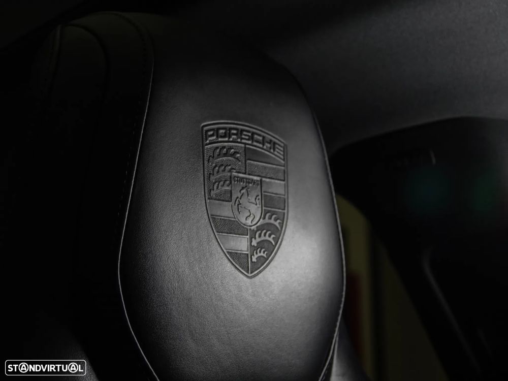 Porsche Taycan 4S - 36