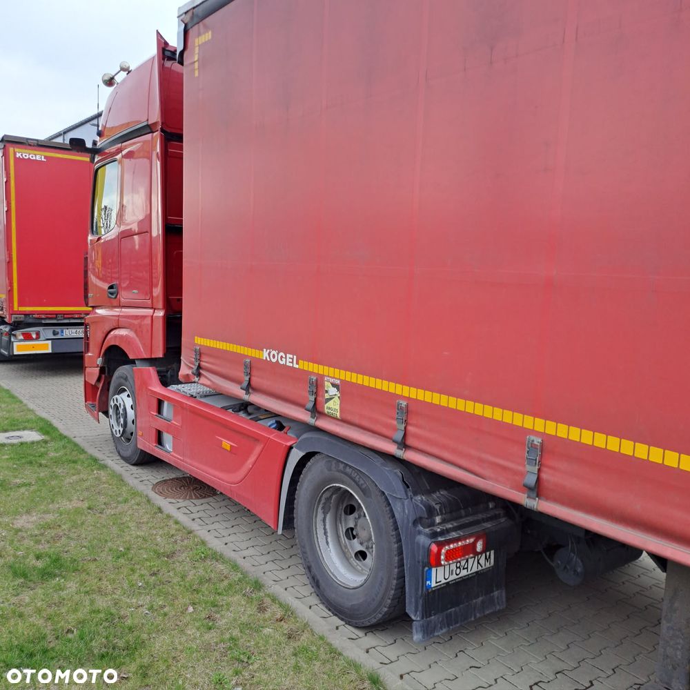 Mercedes-Benz Actros - 3