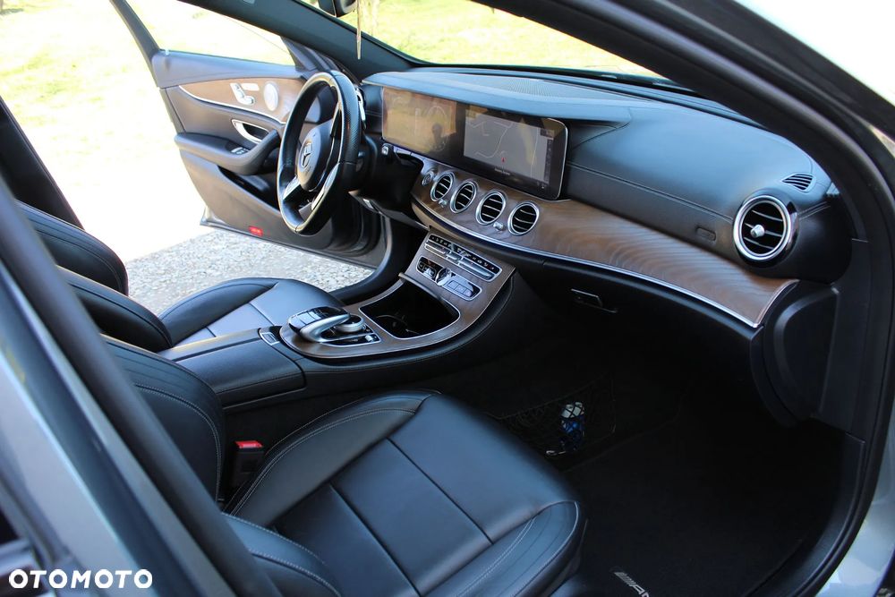 Mercedes-Benz Klasa E 400 4Matic 9G-TRONIC Exclusive - 30