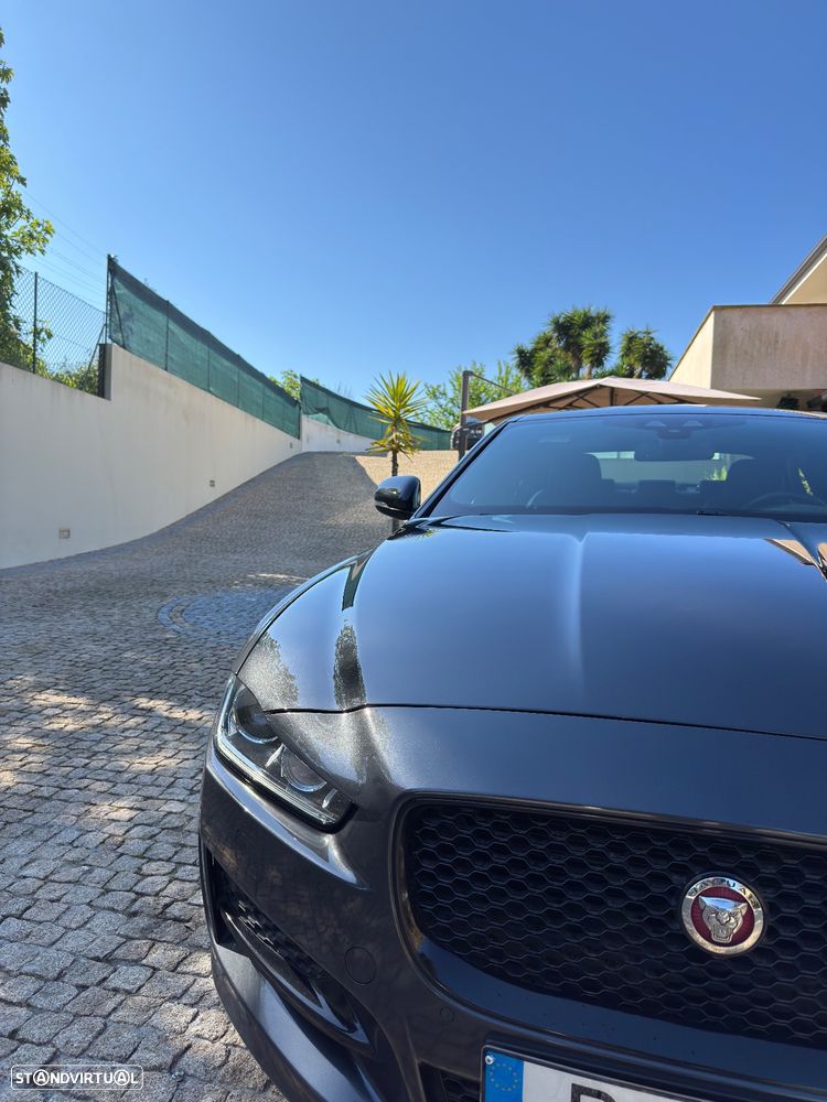 Jaguar XE 2.0 D R-Sport - 2