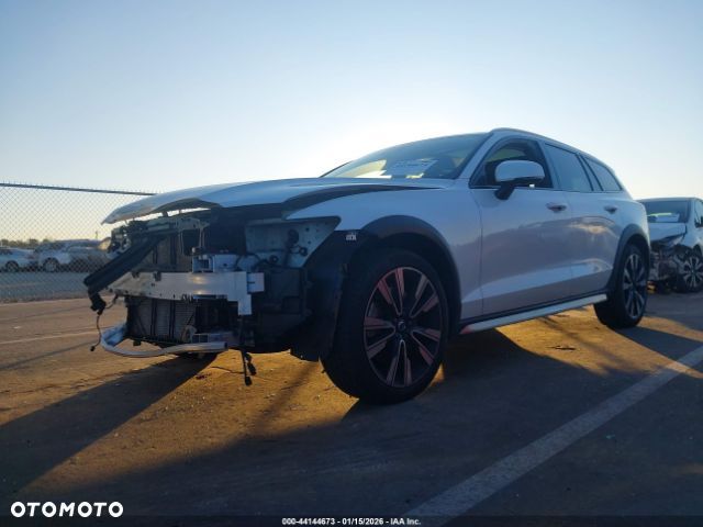 Volvo V60 Cross Country B5 B AWD Ultimate - 3