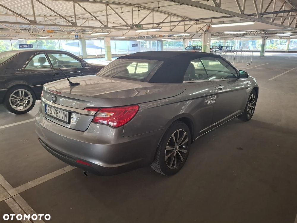 Chrysler 200 - 5