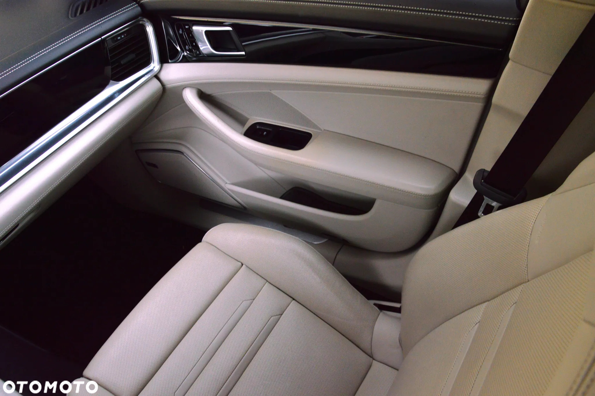 Porsche Panamera 4 Sport Turismo - 21