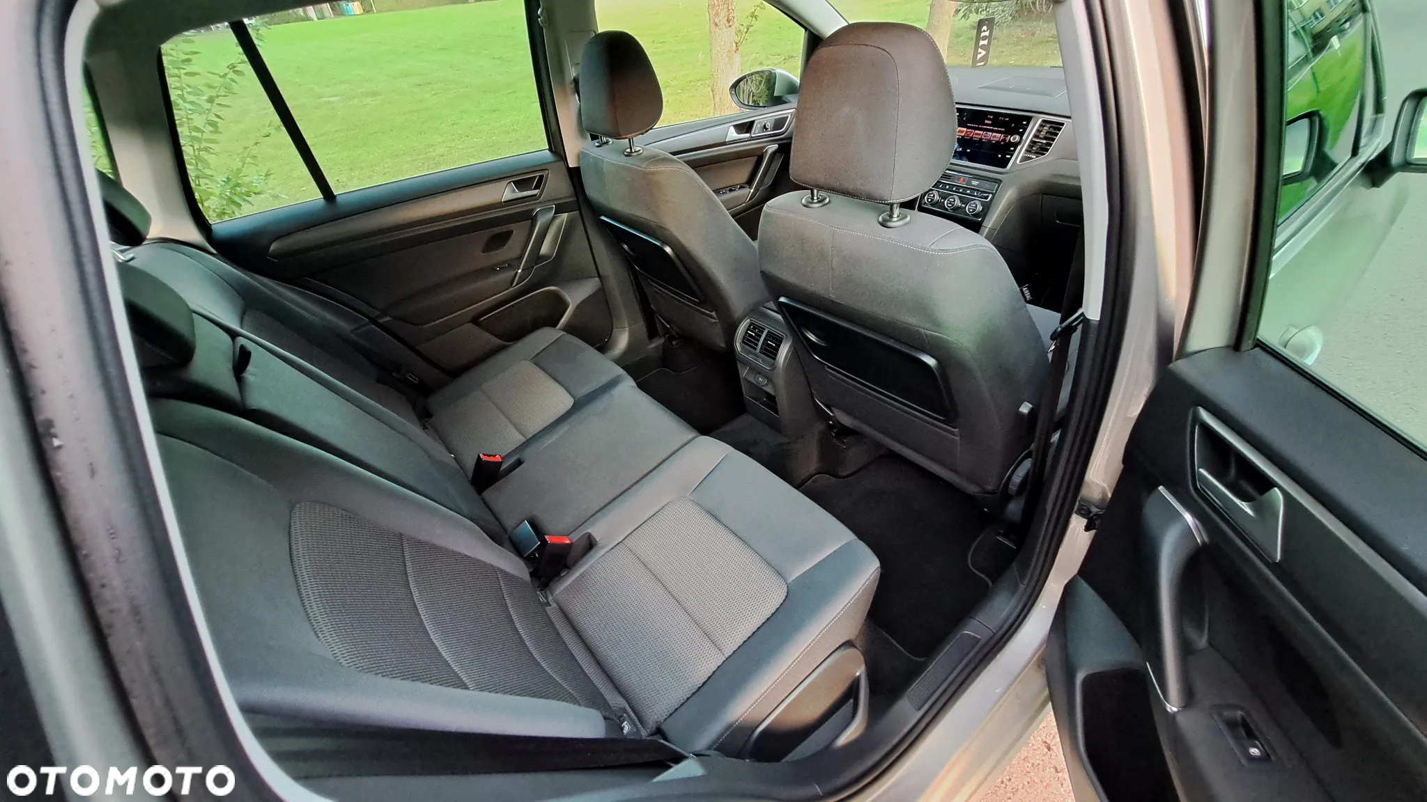 Volkswagen Golf Sportsvan 1.5 TSI ACT DSG Comfortline - 20