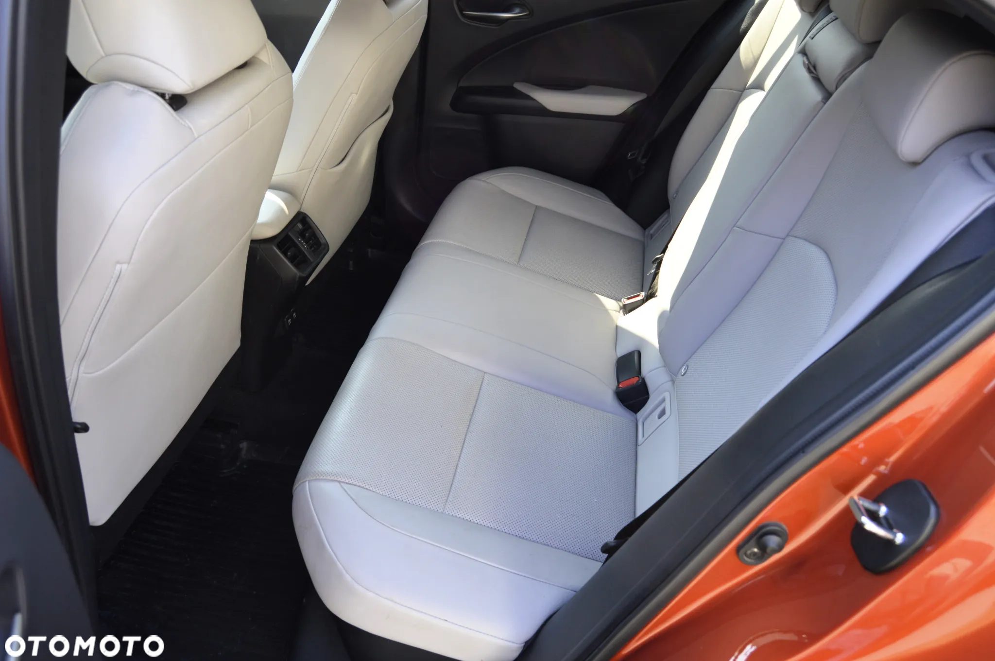 Lexus UX 250h Prestige 2WD - 11