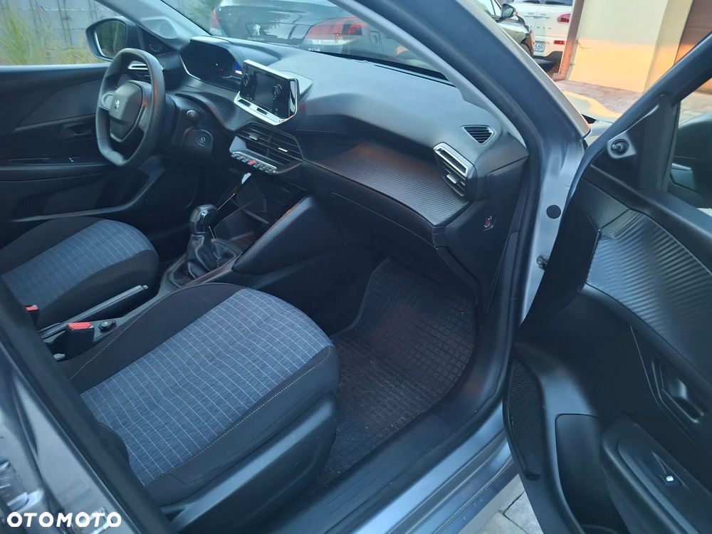 Peugeot 208 - 11