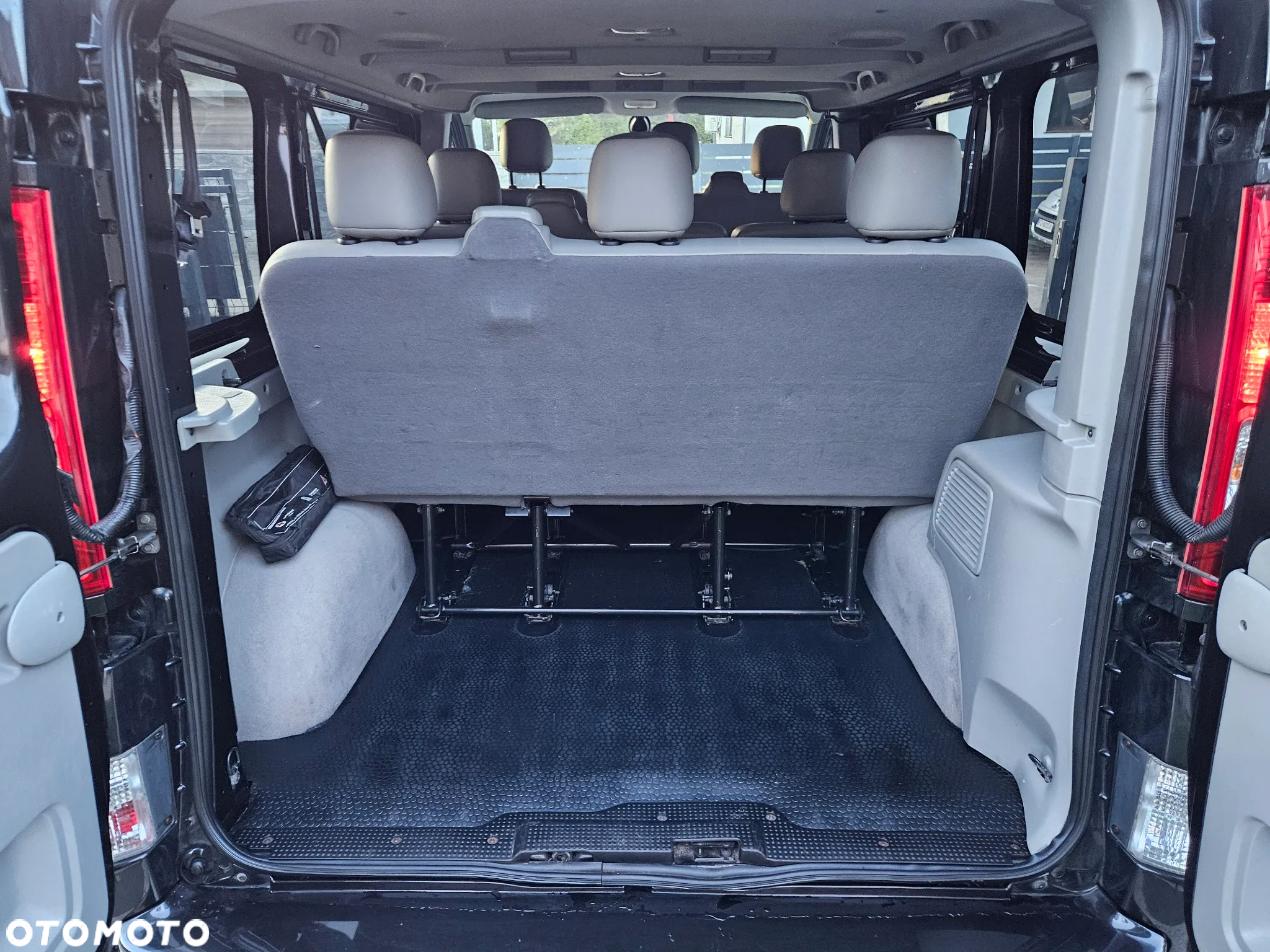 Opel Vivaro L1H1 Tour Cosmo - 8