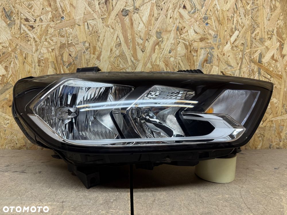 LAMPA PRZÓD PRAWA PRZEDNIA PRAWA ZWYKŁA AUDI A1 82A 82A941004 - 1