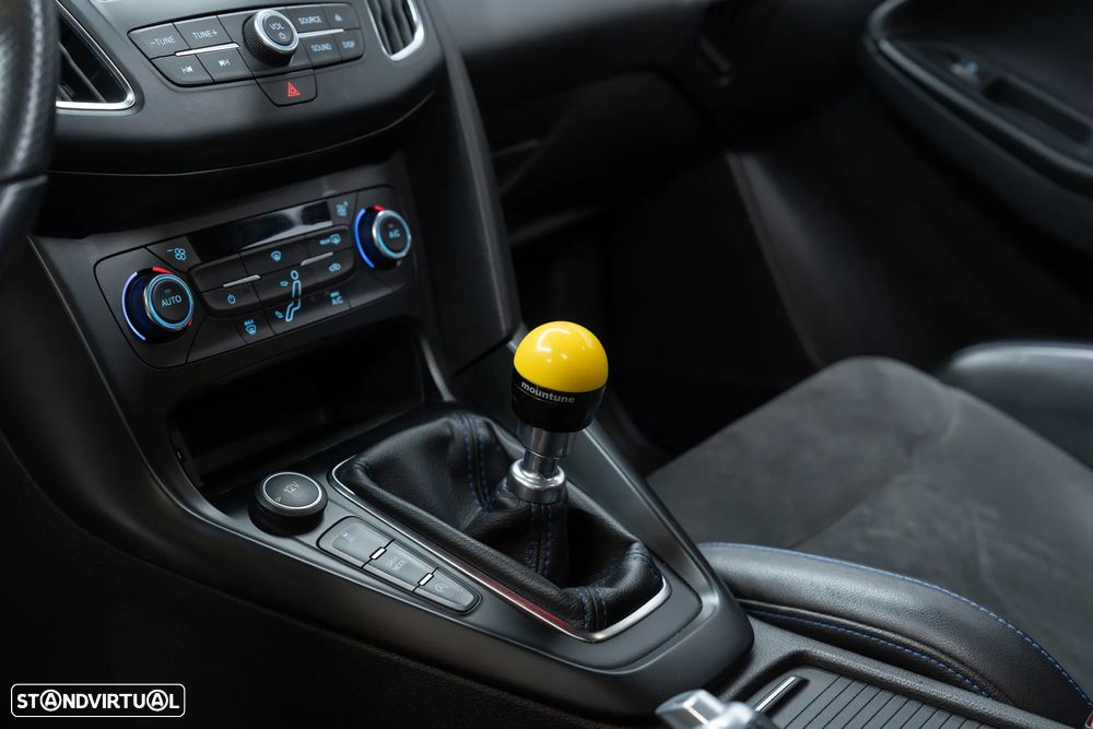 Ford Focus 2.3 EcoBoost RS - 19