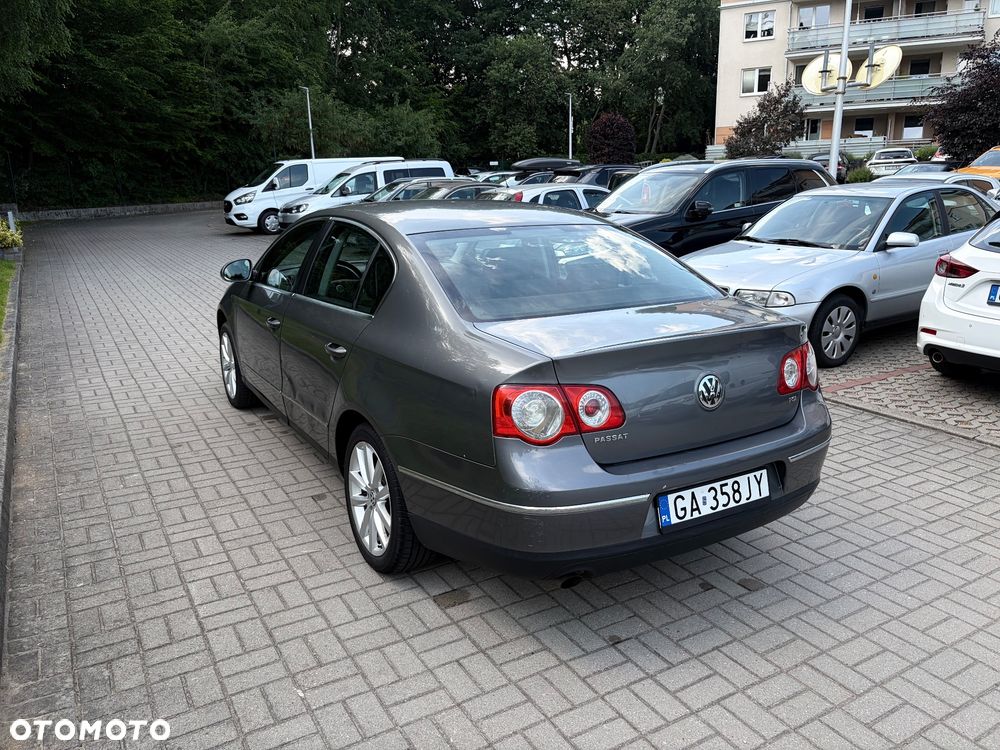 Volkswagen Passat 1.6 FSI Trendline - 5