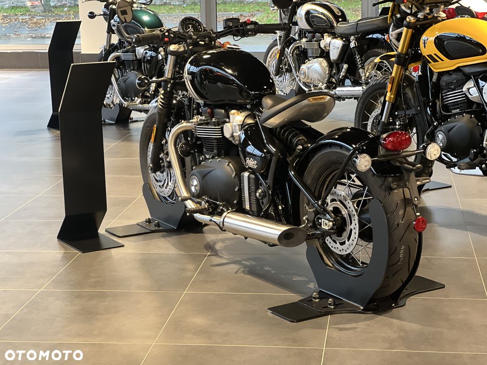 Triumph Bonneville Bobber - 4