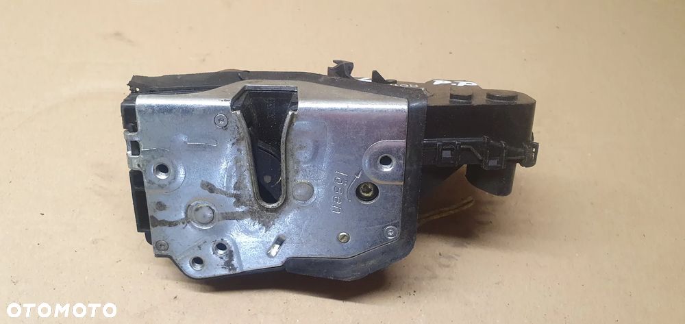 Zamek prawy przód BMW E46 Europa 8206408 - 2