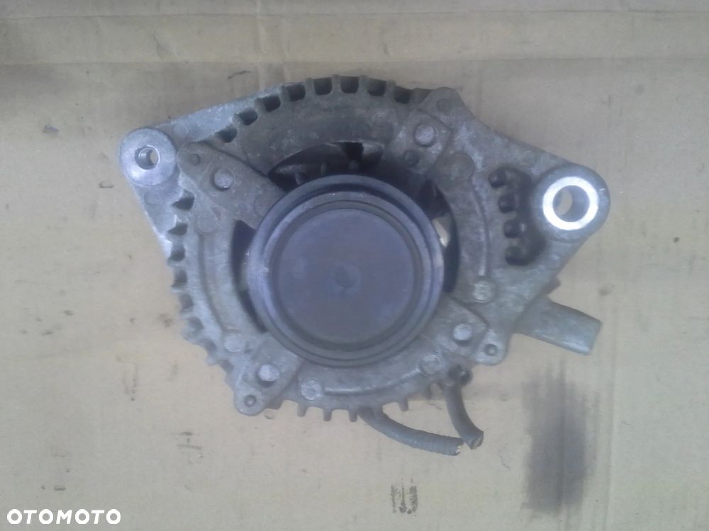 Toyota Yaris II 1.3 VVT-i alternator Denso 27060-0Y040  104210-2310 - 9