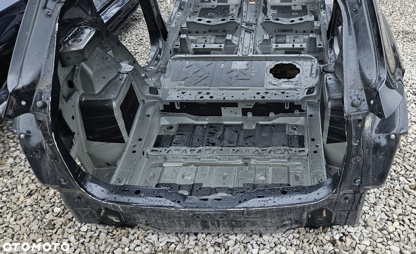 BMW X1 F48 PAS TYLNY TYŁ WANNA ĆWIARTKA - 1