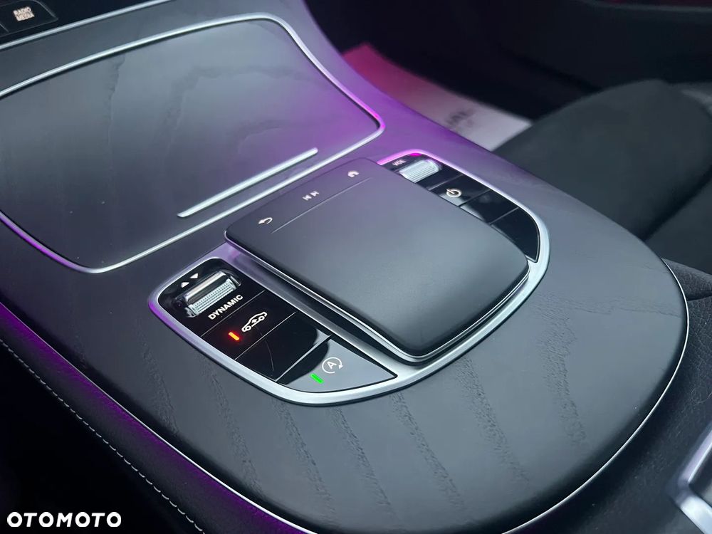 Mercedes-Benz Klasa E 200 4-Matic 9G-TRONIC - 24