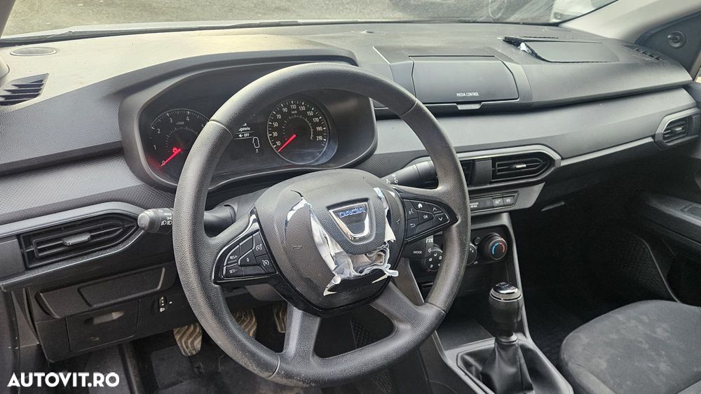 Dacia Logan TCe 90 Essential - 9