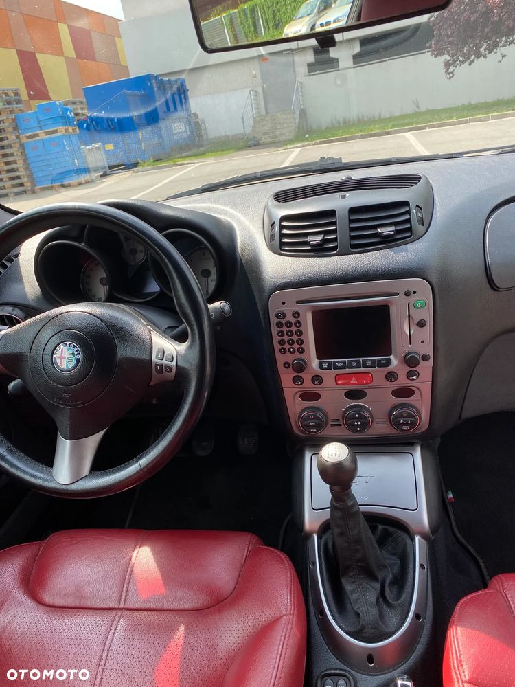 Alfa Romeo GT 1.9JTD 16V Distinctive - 9