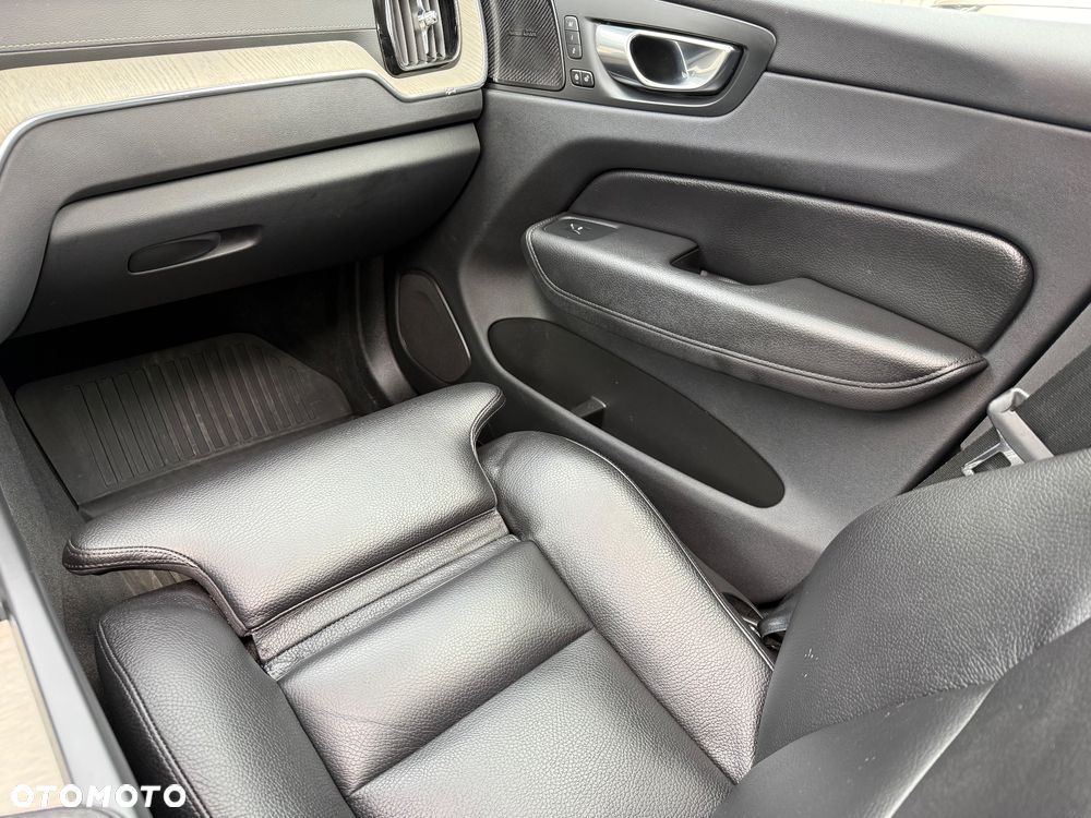 Volvo XC 60 B4 D AWD Geartronic Inscription - 38